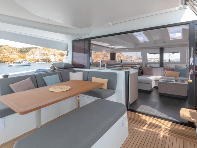 Hyr en Fountaine Pajot Elba 45 Bas du Fort 