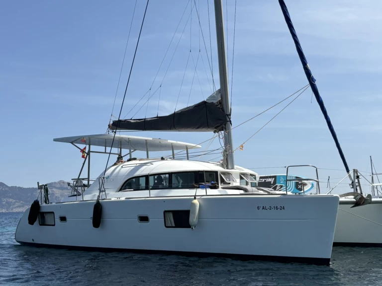 Lagoon Lagoon 380 S2 charter bareboat eller skeppad i Ibiza Town