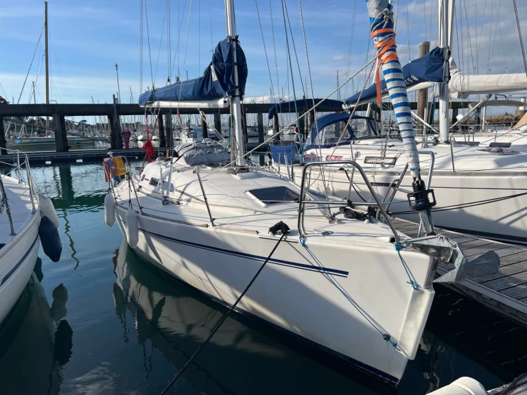 Elan Elan 31 charter bareboat eller skeppad i Quiberon