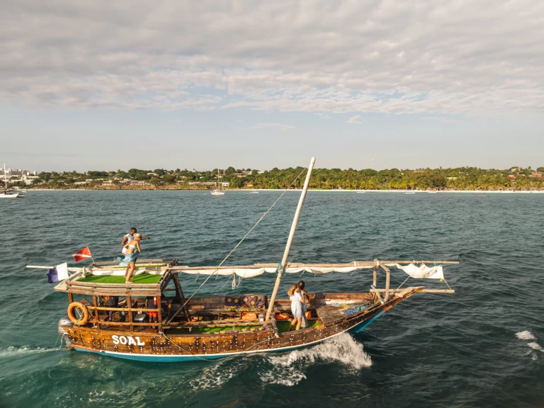 Båtuthyrning Custom Made Custom made i Kendwa på Samboat 