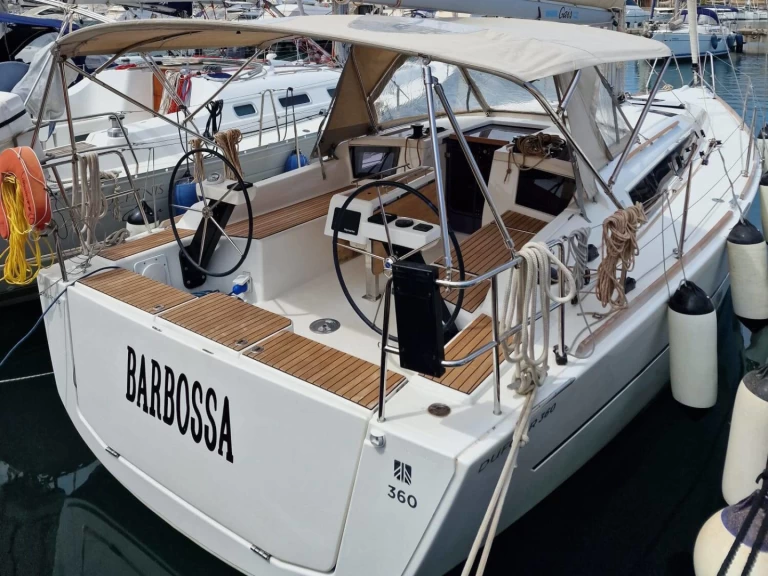 Dufour Dufour 360  charter bareboat eller skeppad i Cagliari