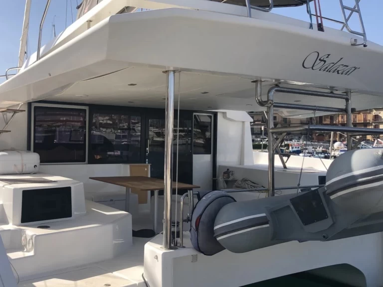 Dufour Dufour 48 CAT charter bareboat eller skeppad i Palermo