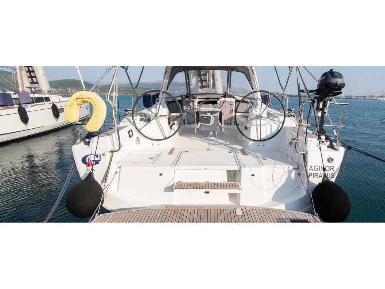 Båtuthyrning Bénéteau Oceanis 41.1 i Nea Peramos på Samboat 