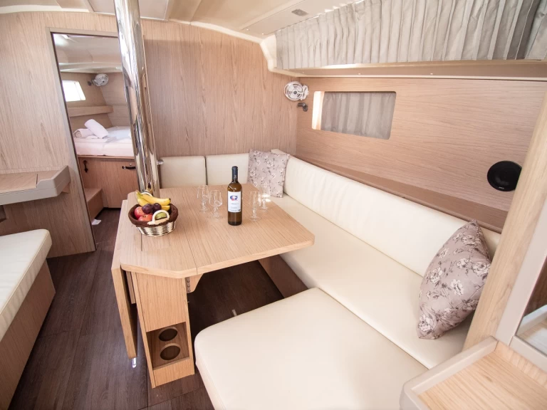 Uthyrning Segelbåt  Bénéteau med en båtlicens 