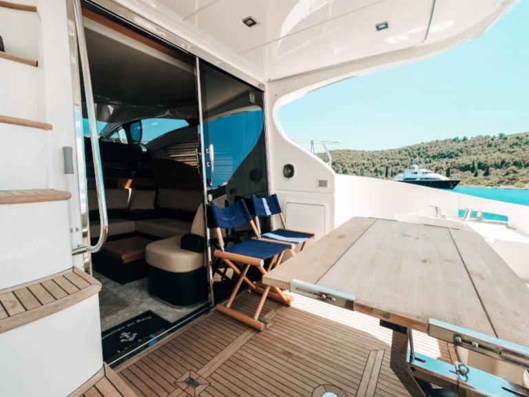 Hyra Motorbåt  med eller utan skeppare Azimut Donji Seget 