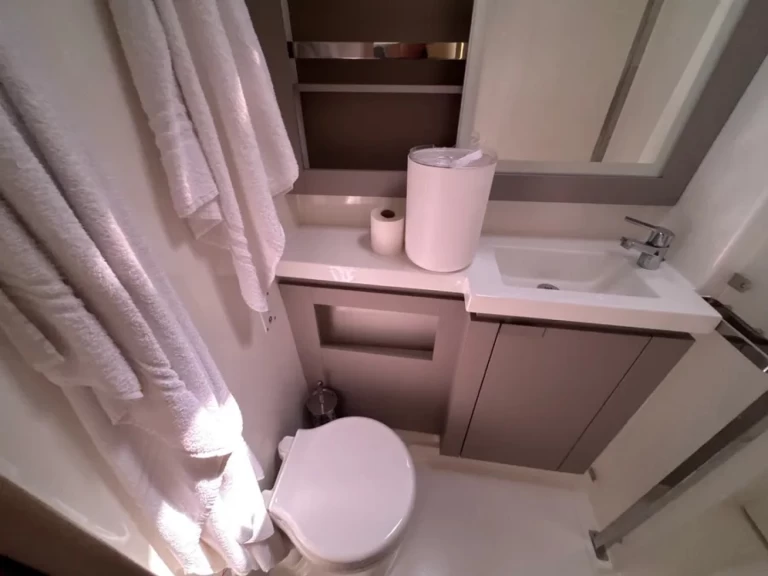 Hyr en Fountaine Pajot Elba 45 Palermo 