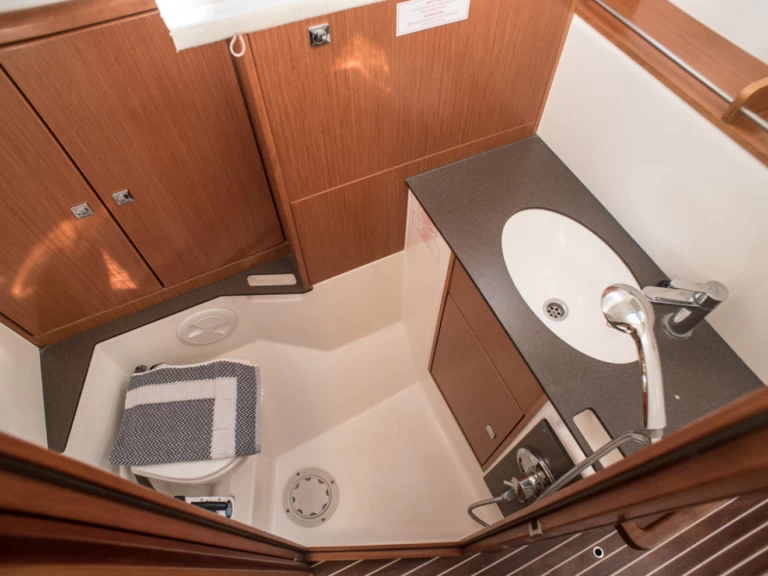 Segelbåt  för uthyrning Nea Peramos till det bästa priset 