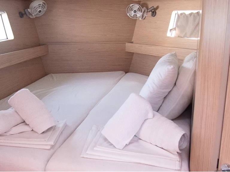 Yacht charter Nea Peramos billig Oceanis 41.1