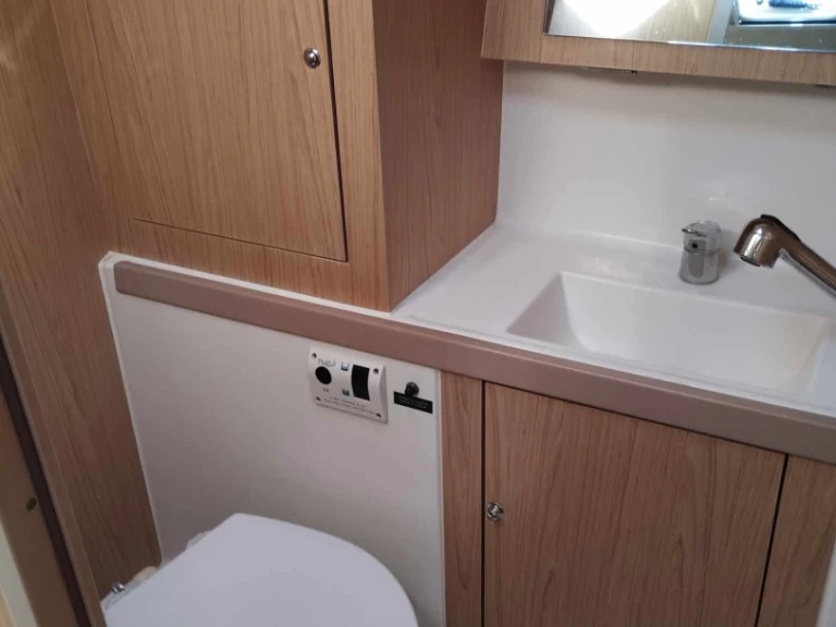 Båtuthyrning Bénéteau Oceanis 41.1 i Nea Peramos på Samboat 