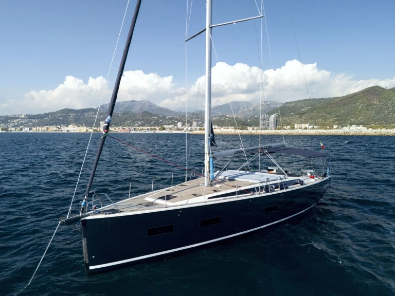 D&D Yacht D&D Kufner 50 charter bareboat eller skeppad i Salerno
