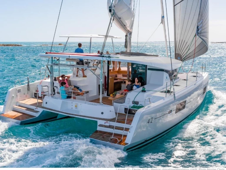 Lagoon Lagoon 42[G] charter bareboat eller skeppad i Alimos