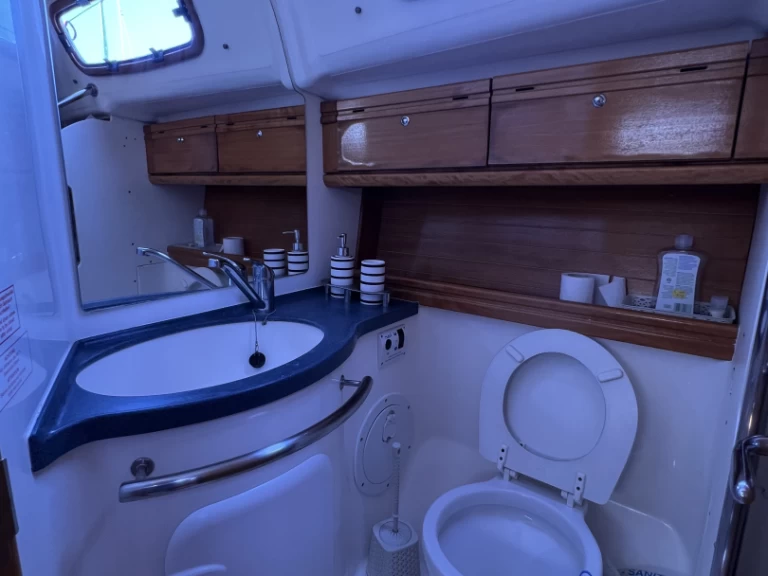 Hyra Segelbåt  med eller utan skeppare Bavaria Kavála 