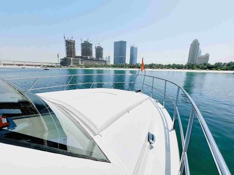 Al-Shali 48 charter bareboat eller skeppad i Dubai Marina
