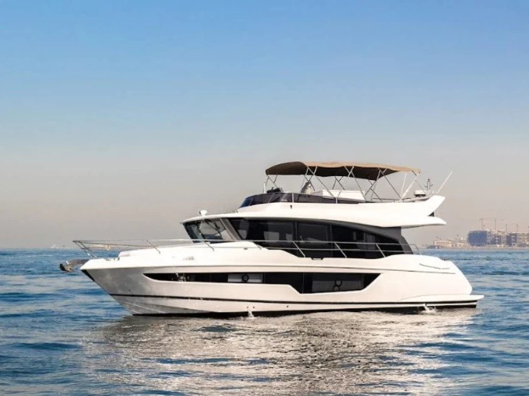 Yacht charter Dubai Marina billig Absolute 56