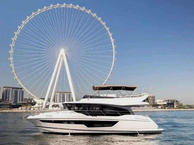 Hyra Lyx yacht med eller utan skeppare Absolute Dubai Marina 