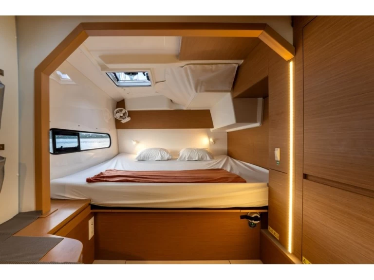 Excess Excess 11 (Owners Version) charter bareboat eller skeppad i Papeete