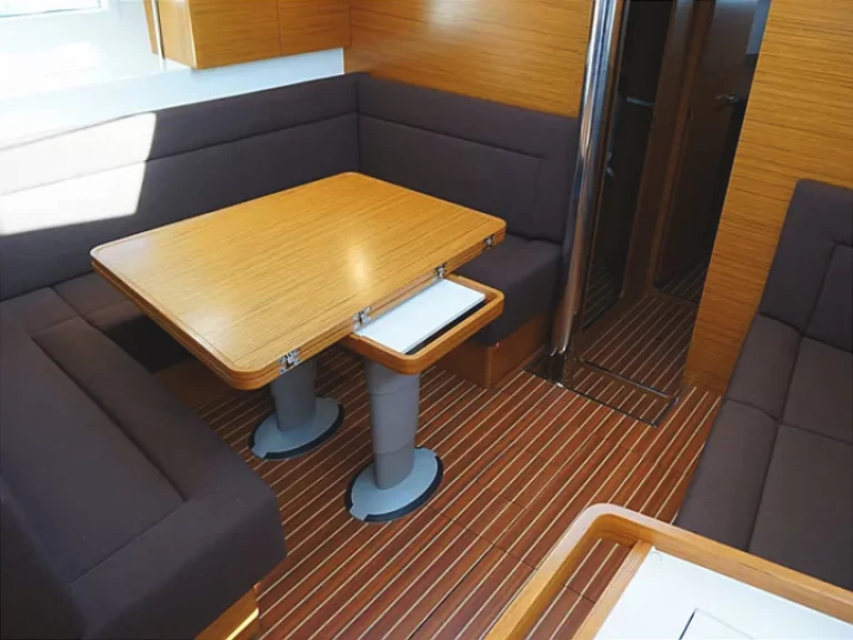 Hyra Segelbåt  med eller utan skeppare Elan Gouvia 