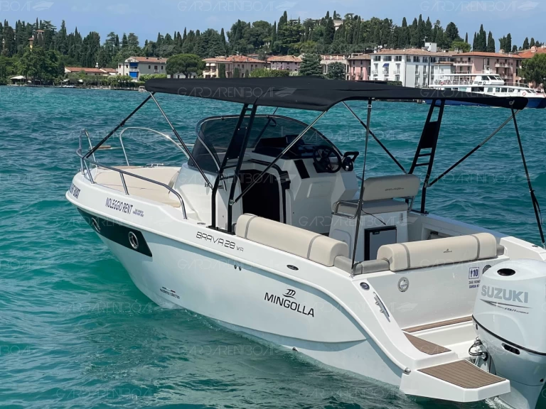 Mingolla Brava 28 WA charter bareboat eller skeppad i Sirmione