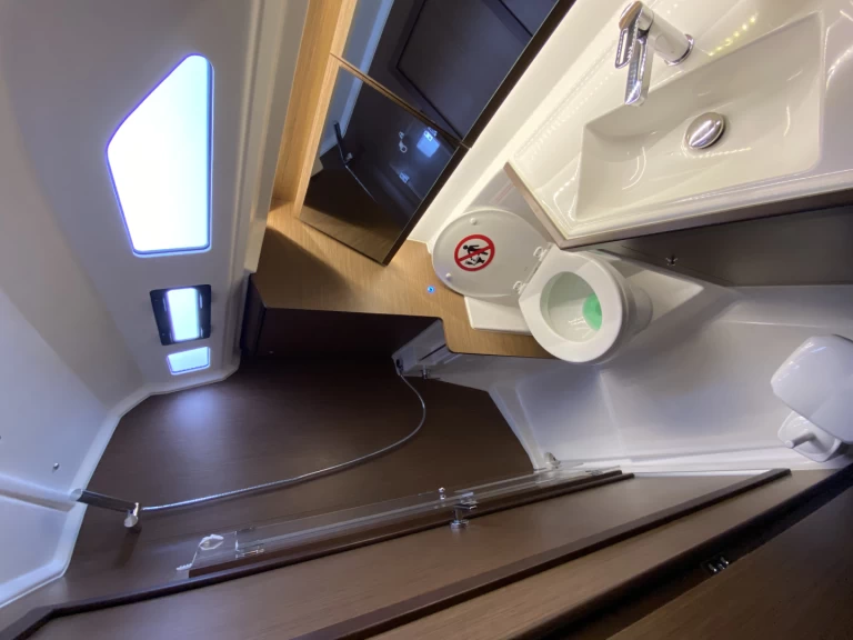 Uthyrning Segelbåt  Bénéteau med en båtlicens 