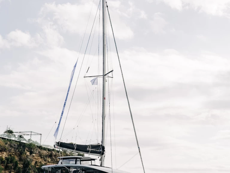 Lagoon Lagoon 42 charter bareboat eller skeppad i Kalamata