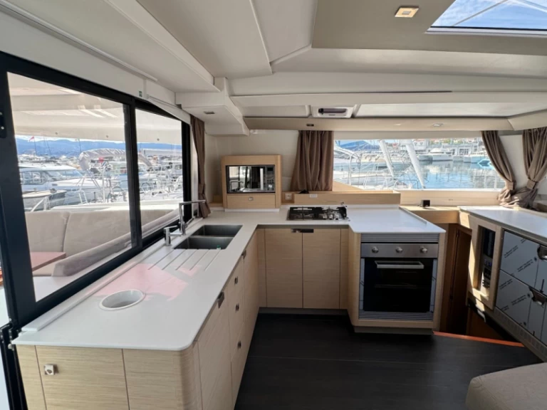 Yacht charter Ajaccio billig Tanna 47