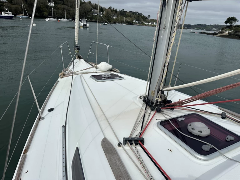 Bénéteau First 25.7 S charter bareboat eller skeppad i Portrieux