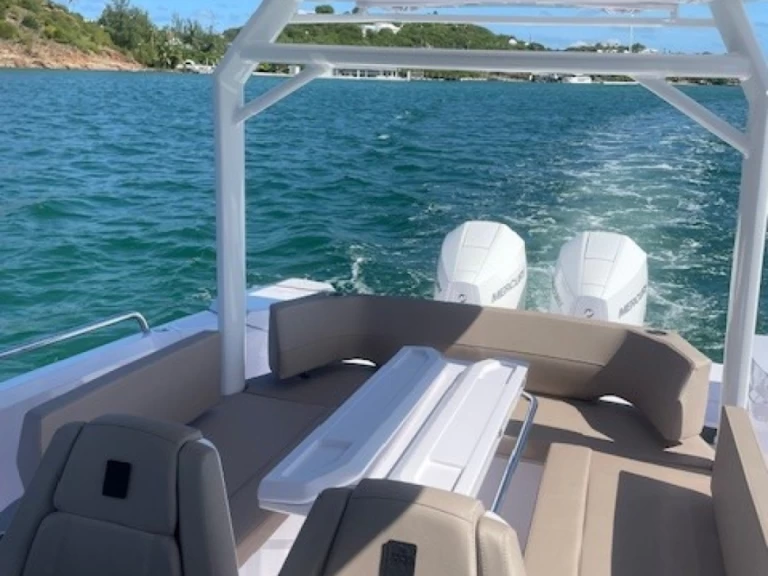 Axopar 29 Sun Top charter bareboat eller skeppad i Marigot