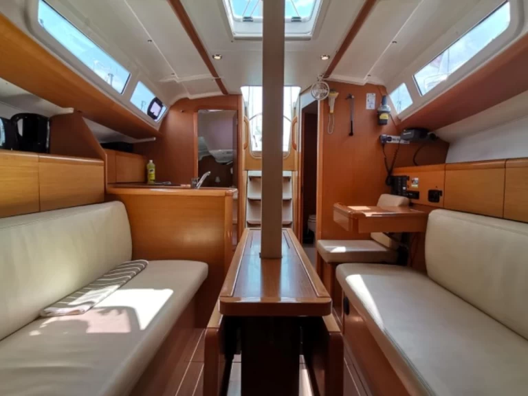 Yacht charter Port de Trébeurden billig Sun Odyssey 33i