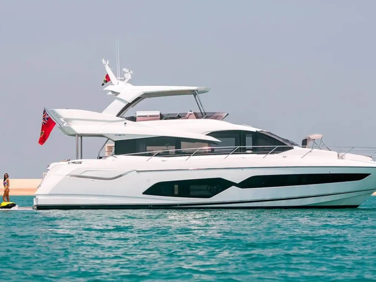 Sunseeker Manhattan 70 charter bareboat eller skeppad i Dubai Marina