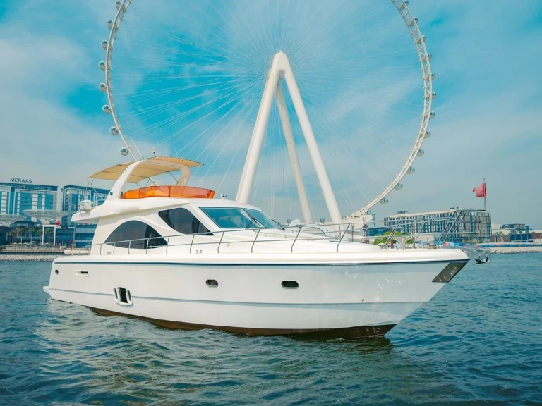 Yacht charter Dubai Marina billig 70
