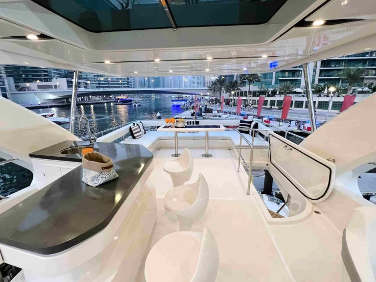 Lyx yacht för uthyrning Dubai Marina till det bästa priset 