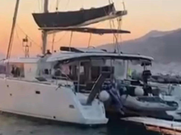 Uthyrning Katamaran  Lagoon med en båtlicens 