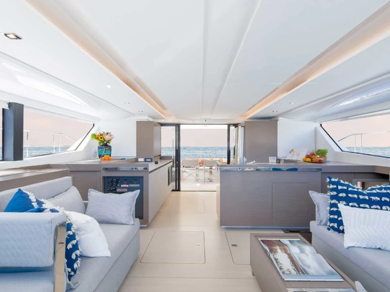 Leopard Leopard 46 Powercat charter bareboat eller skeppad i Nassau