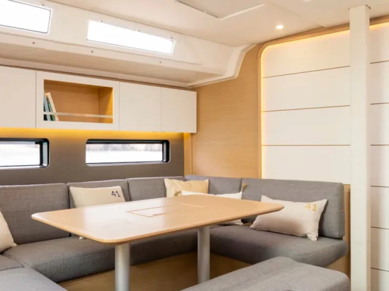 Dufour Moorings 41.3 charter bareboat eller skeppad i Road Town