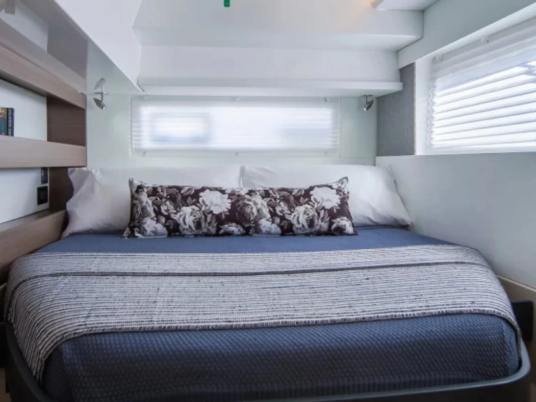 Yacht charter Placencia billig Leopard 42