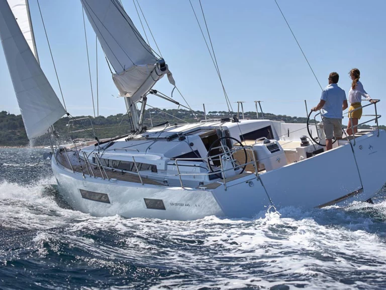 Hyr en Jeanneau Sun Odyssey 440 Jezera 