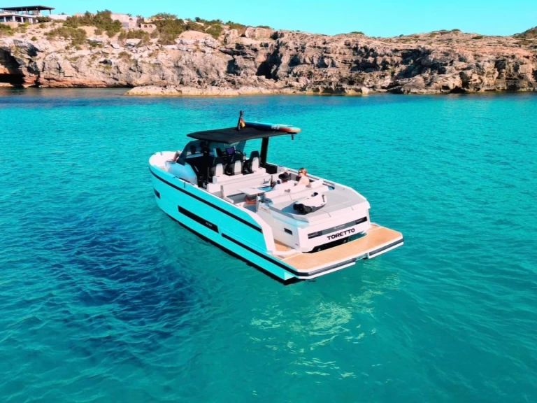 Uthyrning Motorbåt  De Antonio med en båtlicens 