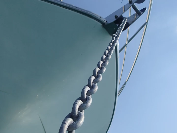 Uthyrning Lyx yacht Uniesse med en båtlicens 