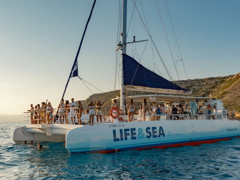 Uthyrning Katamaran  Drassanes Dalmau med en båtlicens 