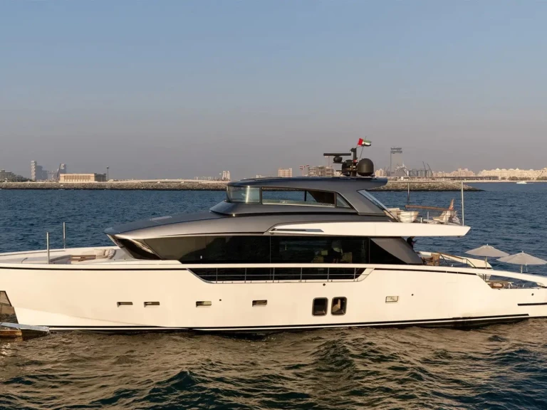 Yacht charter Dubai Marina billig San Lorenzo 88