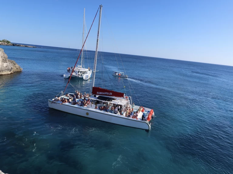 Uthyrning Katamaran  Custom Made med en båtlicens 