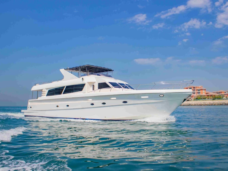 Yacht charter Dubai Marina billig 90