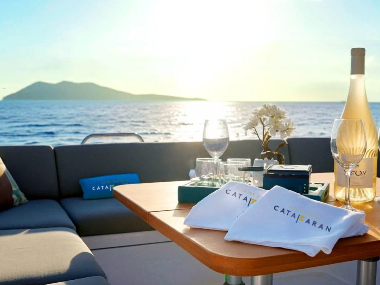 Hyra Katamaran  med eller utan skeppare Outremer Corossol 