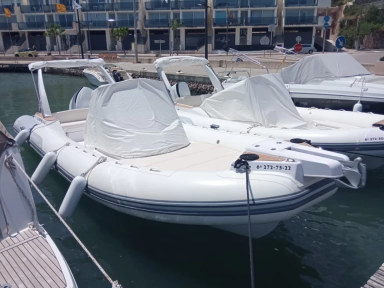 Hyra RIB med eller utan skeppare Capelli Mahon 