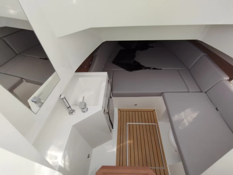DE ANTONIO Yachts D29 Open charter bareboat eller skeppad i Mahon