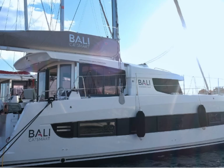 15 BALI 3.8 CATSMART charter bareboat eller skeppad i Ajaccio