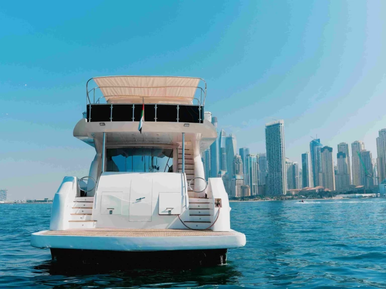 Hyr en Majesty Yachts 92 Dubai Marina 