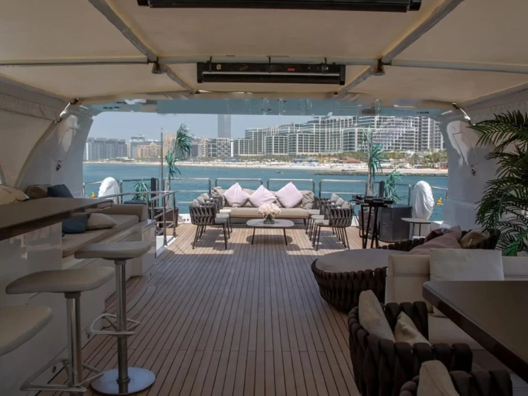 Uthyrning Lyx yacht NEDSHIP med en båtlicens 