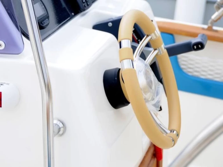 Uthyrning Motorbåt  marinesite med en båtlicens 