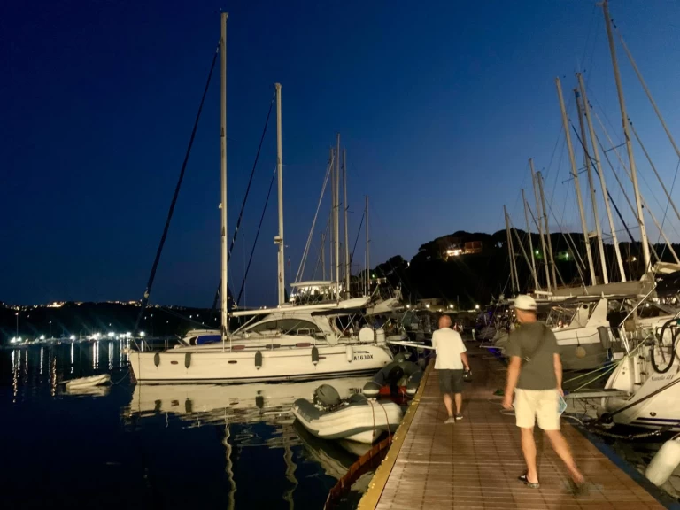 Uthyrning San Lorenzo al Mare - Bavaria Bavaria 42 Cruiser av Samboat 